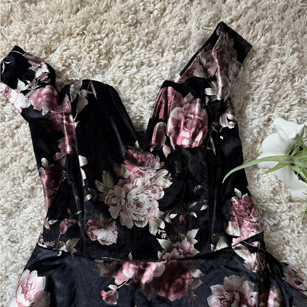 Elegant Floral Off-Shoulder deep V line suede Dress - Picture 2 of 8